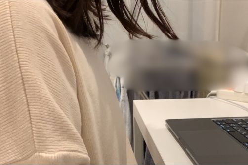 オンラインレッスンを受けている画像