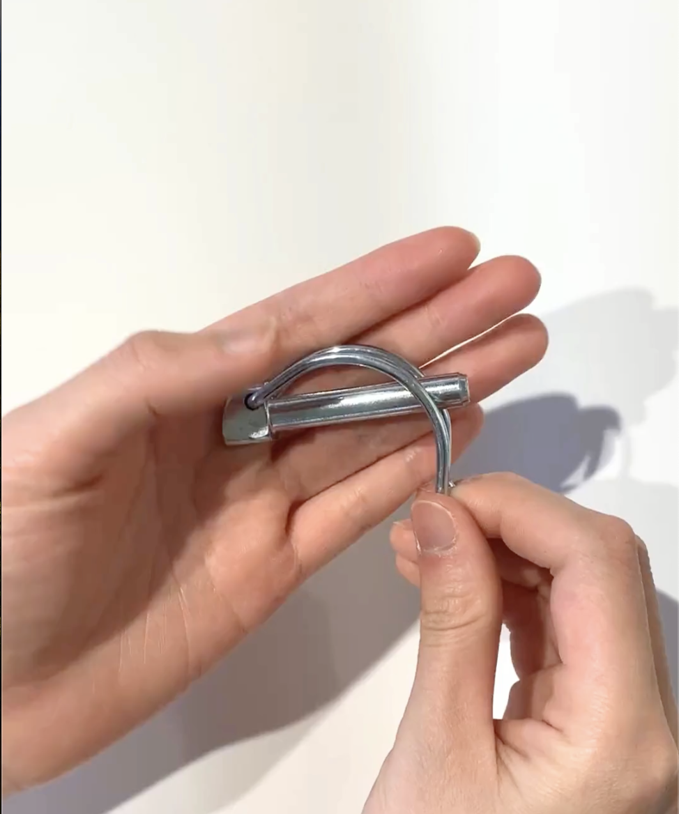 製品をチェックしている画像