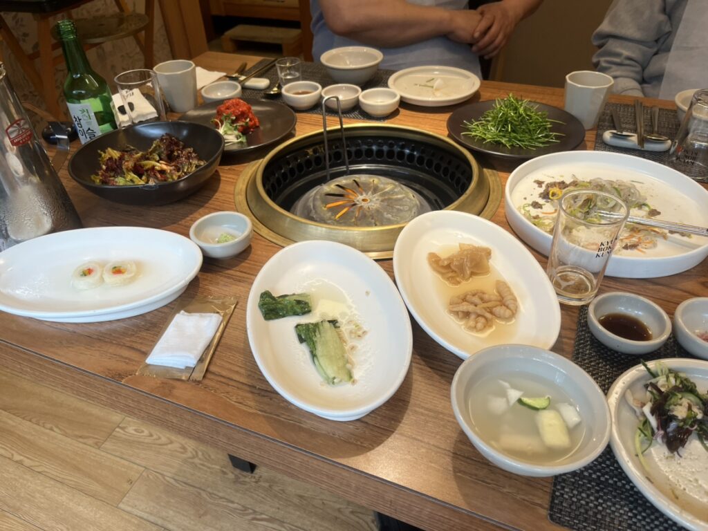 韓国の伝統的な食事の画像
