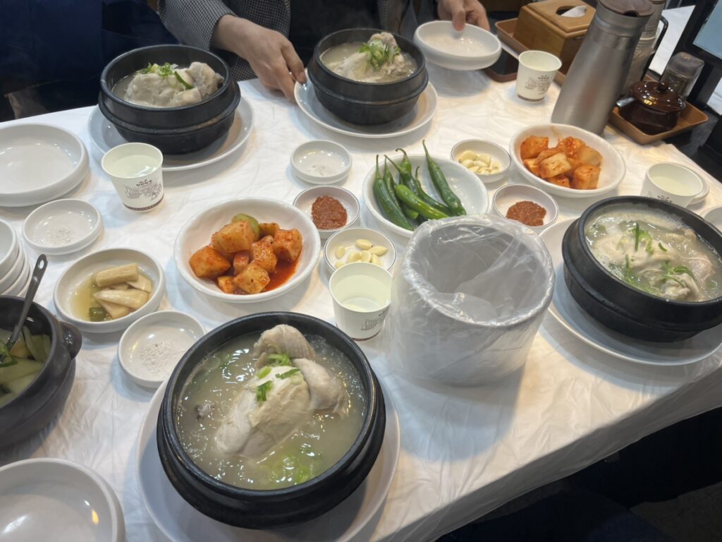 参鶏湯（サムゲタン）の写真