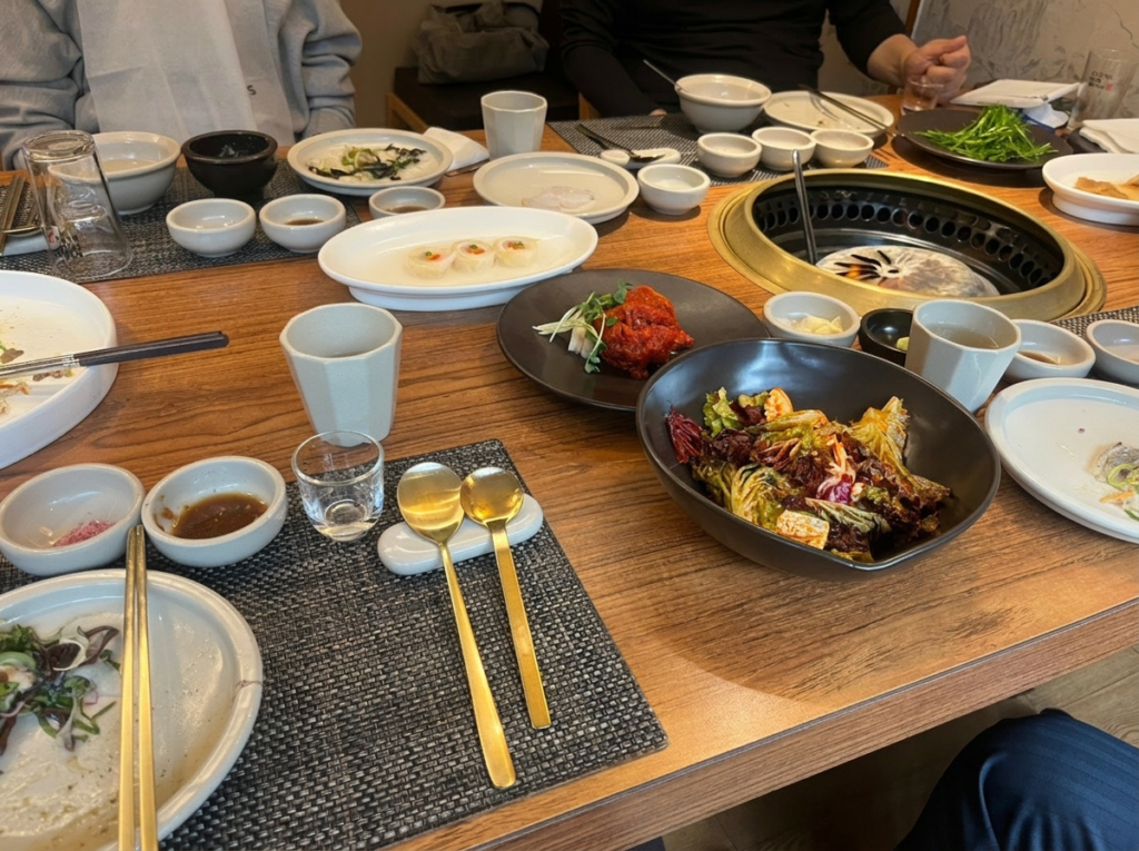 韓国の伝統的な食事の画像